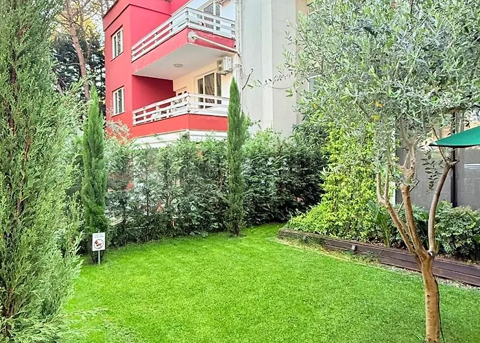 Deluxe Garden At Marea Golem