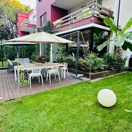 Deluxe Garden At Marea Apartment