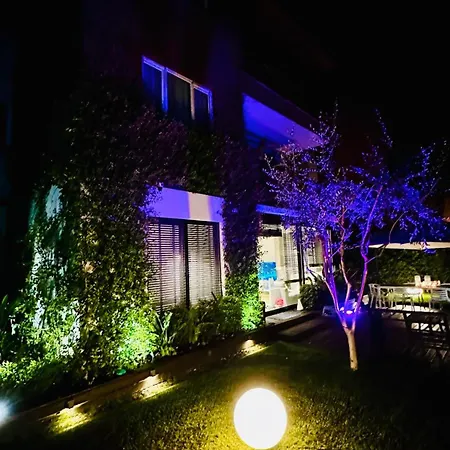Deluxe Garden At Marea Apartment *
