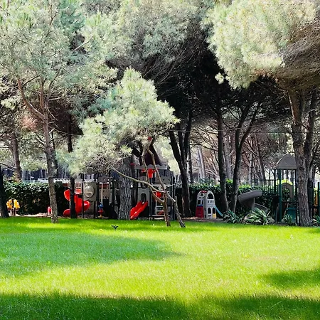 Deluxe Garden At Marea Apartment