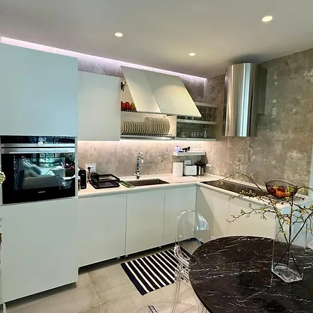 Deluxe Garden At Marea Apartment